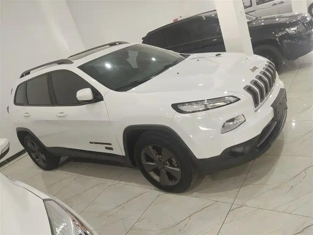 Jeep Cherokee 2016 2.4L 75th Anniversary Edition — миниатюра 4