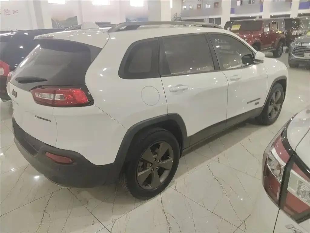 Jeep Cherokee 2016 2.4L 75th Anniversary Edition — миниатюра 5