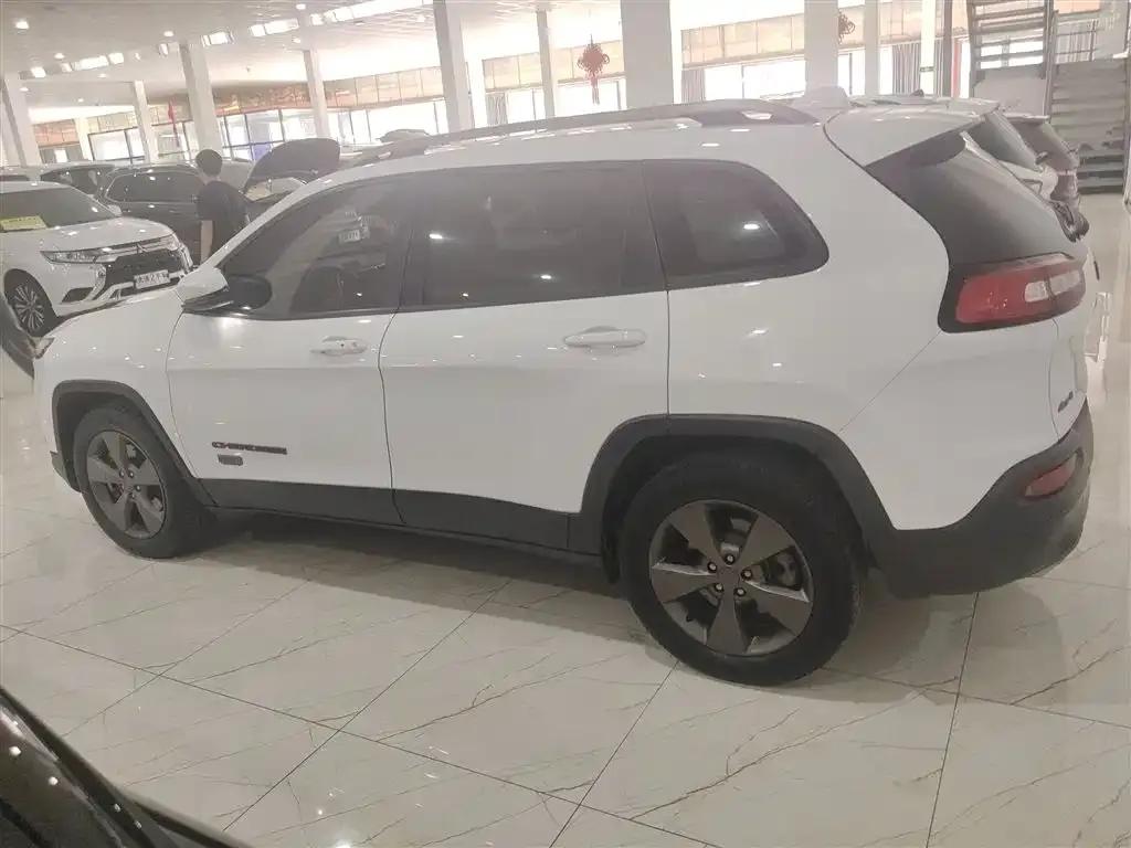 Jeep Cherokee 2016 2.4L 75th Anniversary Edition — миниатюра 7