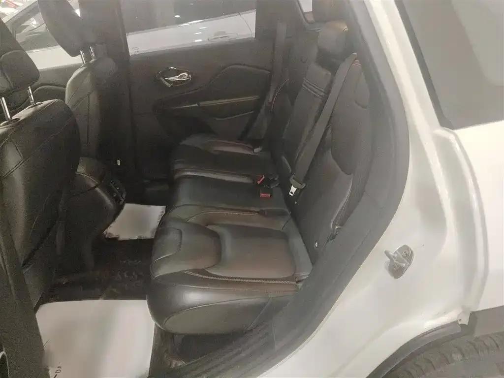 Jeep Cherokee 2016 2.4L 75th Anniversary Edition — миниатюра 8