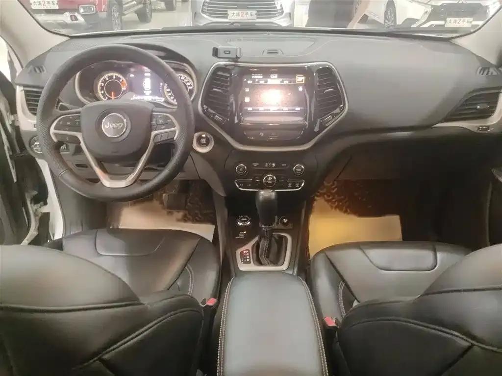 Jeep Cherokee 2016 2.4L 75th Anniversary Edition — миниатюра 10