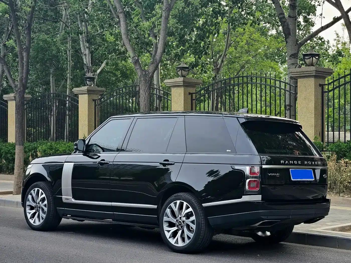 Range Rover 2021 3.0 L6 Legendary Long Wheelbase Classic Edition — миниатюра 3
