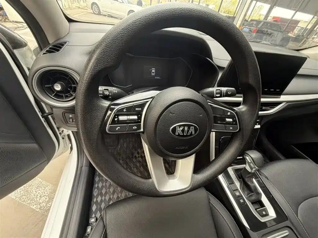 Kia K3 2020 1.5L CVT New Elite Sunroof Edition — миниатюра 3