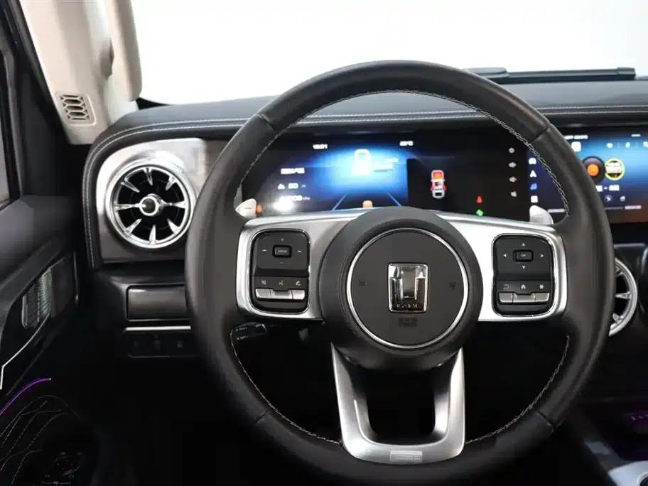 The 2021 Tank 300 City Edition 2.0T is very stylish. — миниатюра 13