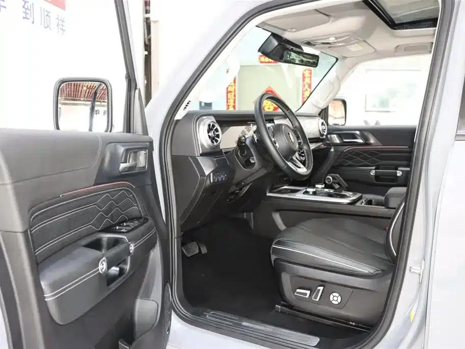 The 2021 Tank 300 City Edition 2.0T is very stylish. — миниатюра 10