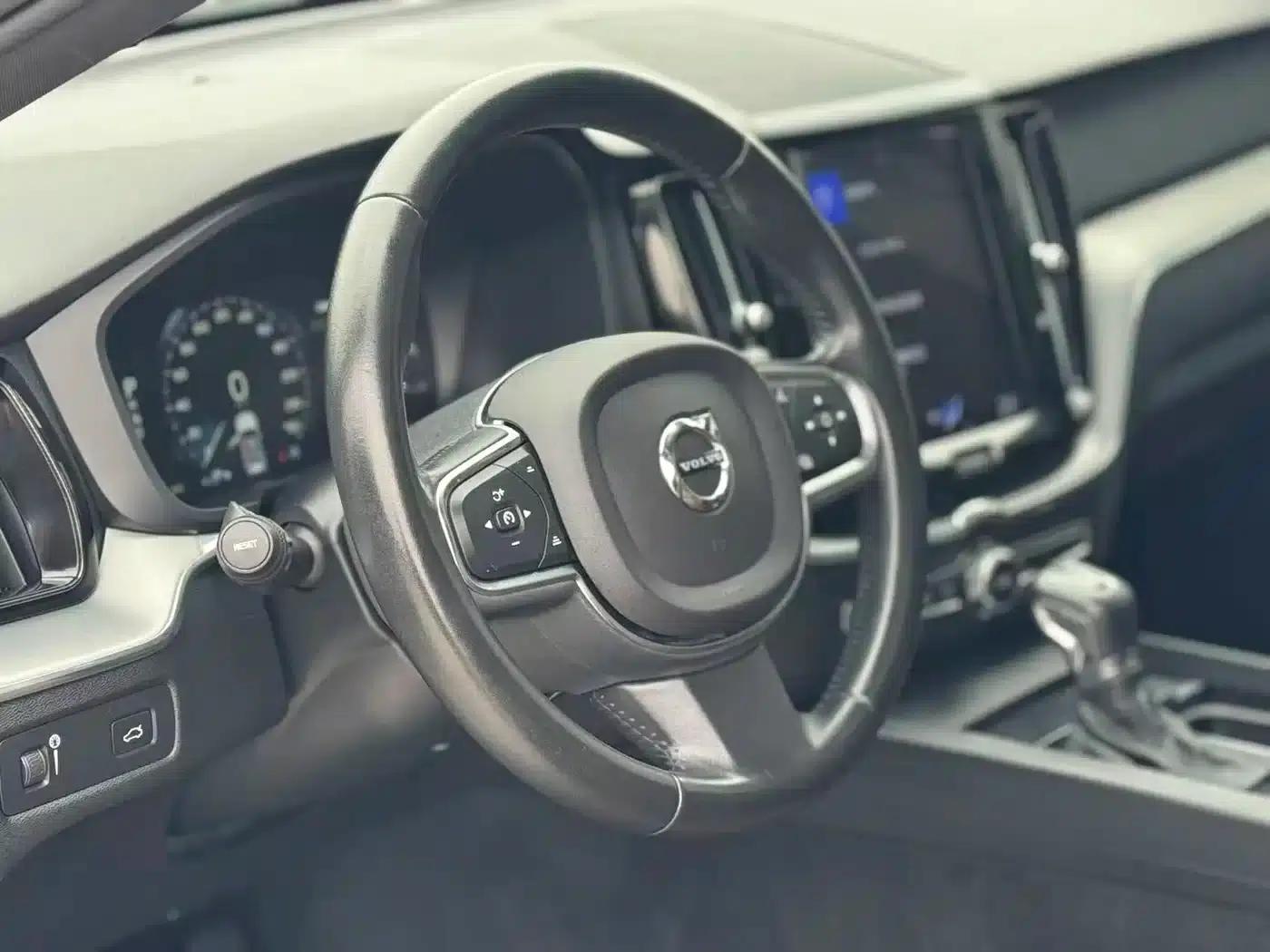 2021 Volvo XC60 T5 AWD Inscription Luxury Edition — миниатюра 11