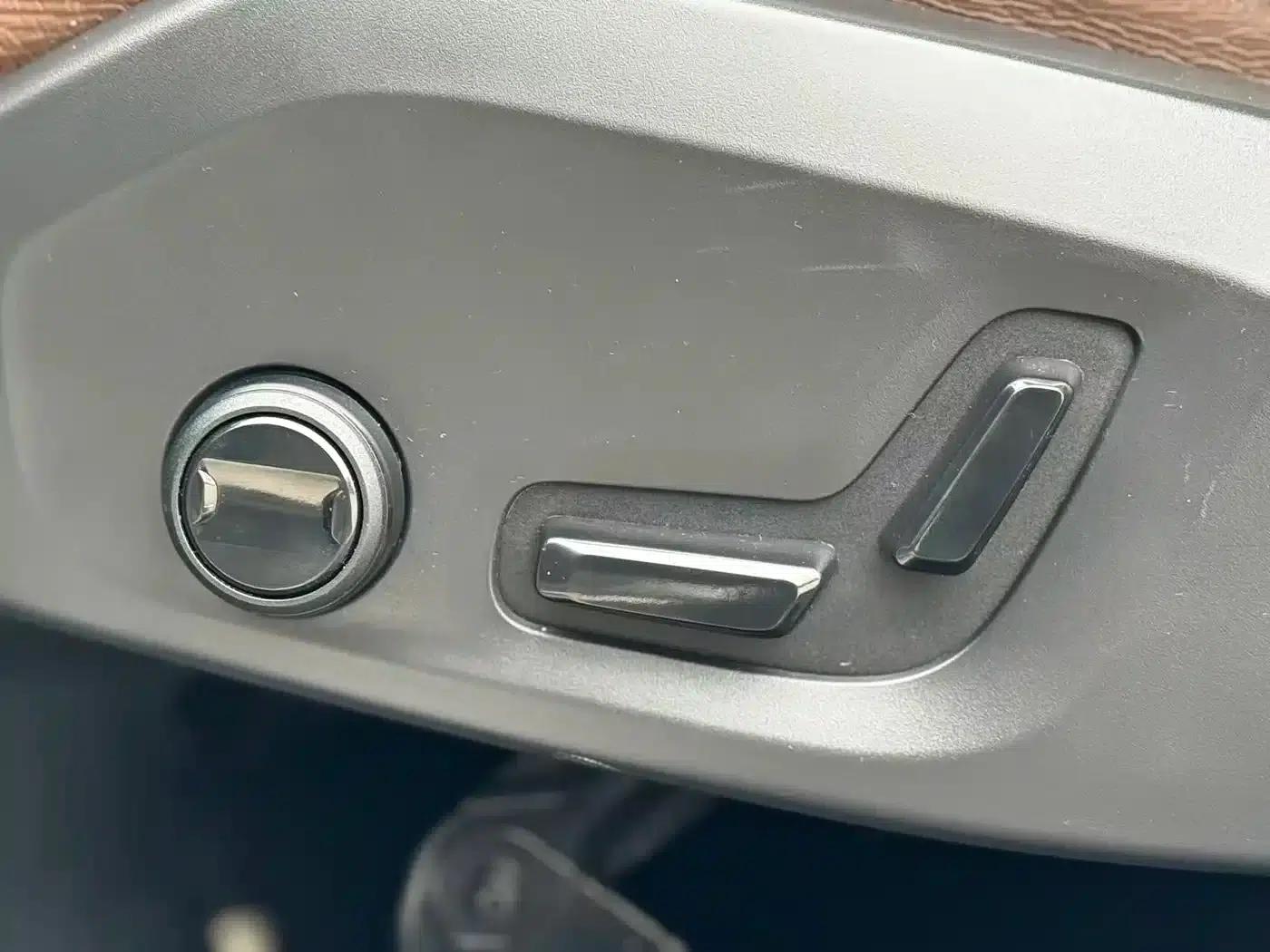 2021 Volvo XC60 T5 AWD Inscription Luxury Edition — миниатюра 14