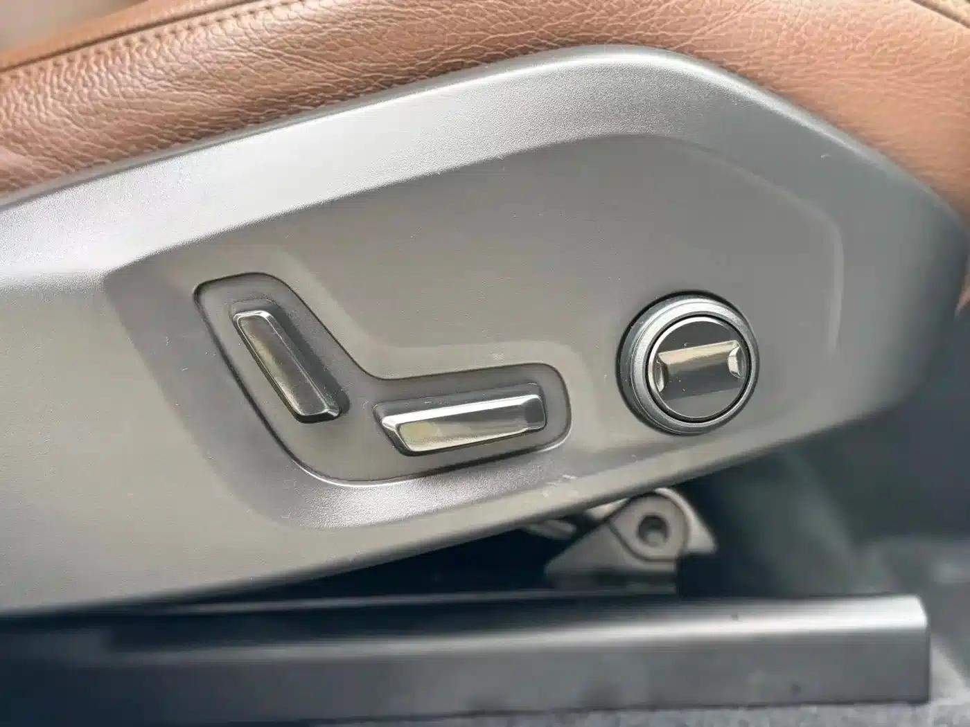 2021 Volvo XC60 T5 AWD Inscription Luxury Edition — миниатюра 17