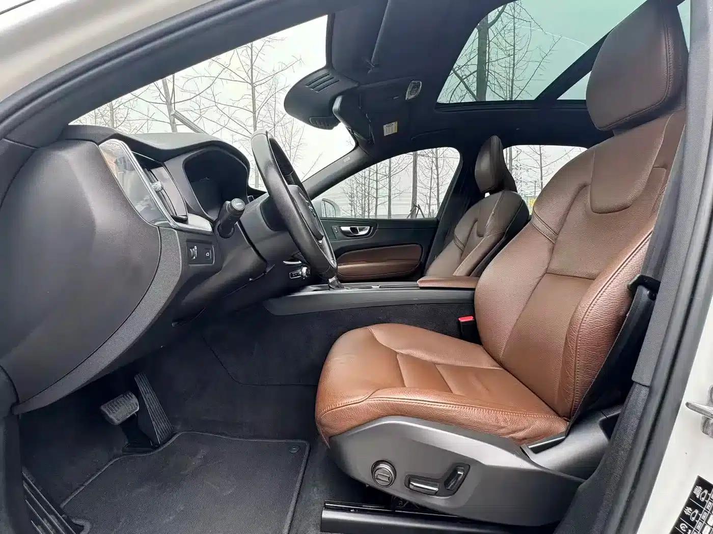 2021 Volvo XC60 T5 AWD Inscription Luxury Edition — миниатюра 19