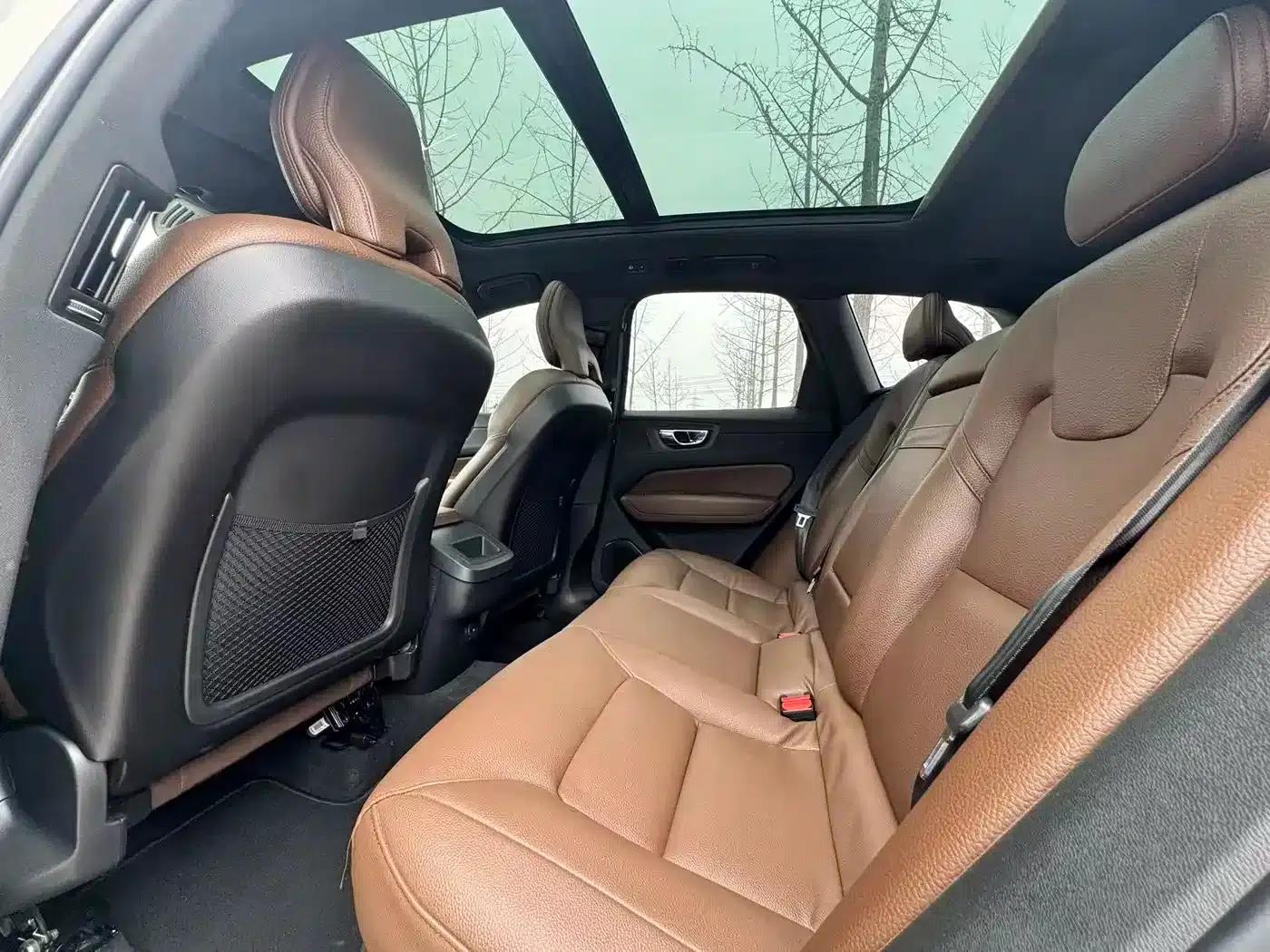 2021 Volvo XC60 T5 AWD Inscription Luxury Edition — миниатюра 22