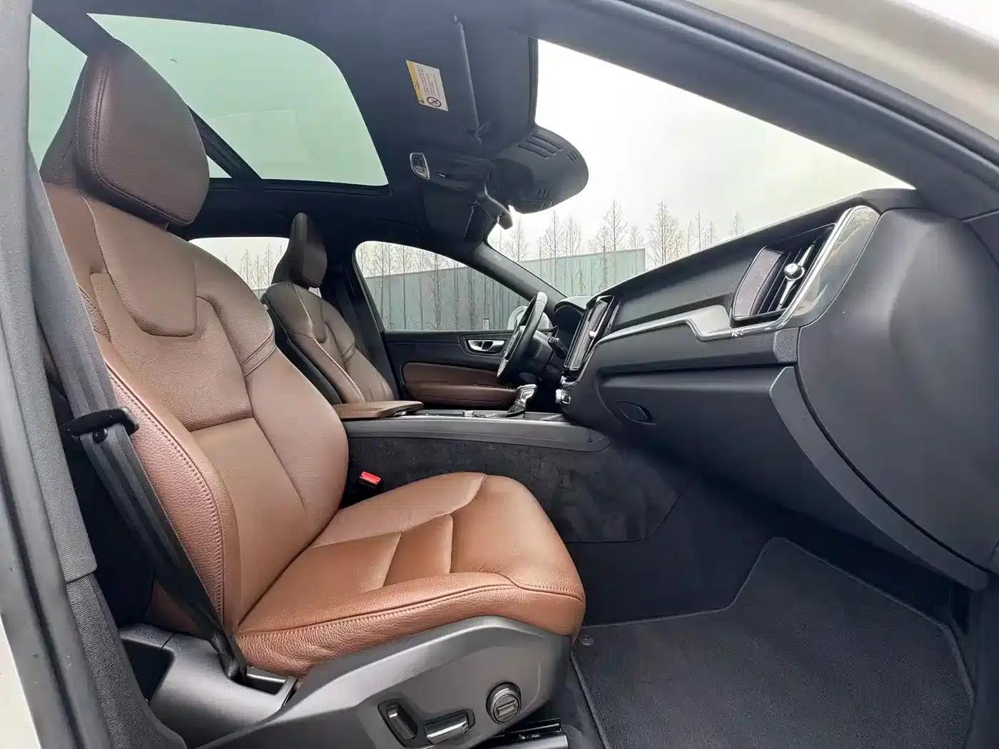 2021 Volvo XC60 T5 AWD Inscription Luxury Edition — миниатюра 23
