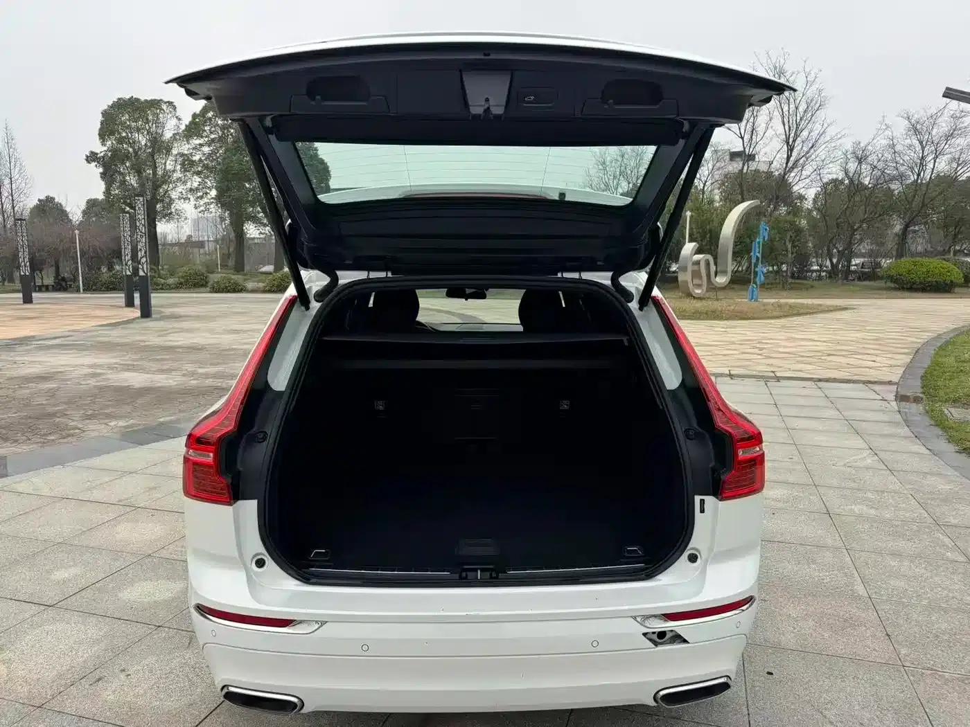 2021 Volvo XC60 T5 AWD Inscription Luxury Edition — миниатюра 26