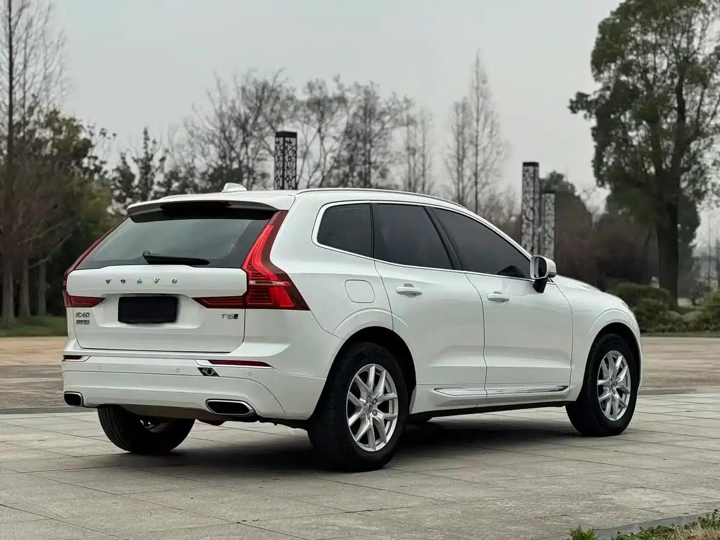 2021 Volvo XC60 T5 AWD Inscription Luxury Edition — миниатюра 4