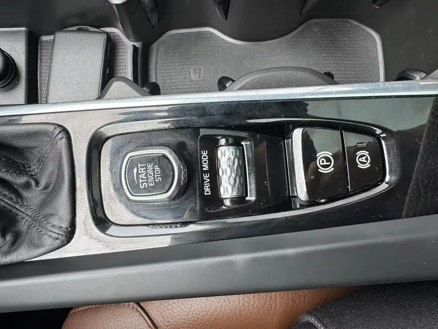 2021 Volvo XC60 T5 AWD Inscription Luxury Edition — миниатюра 37