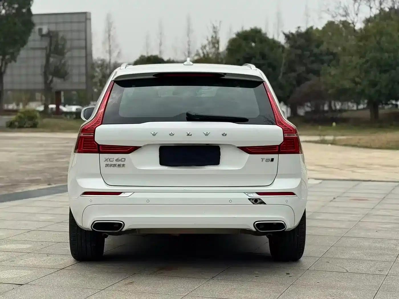 2021 Volvo XC60 T5 AWD Inscription Luxury Edition — миниатюра 5