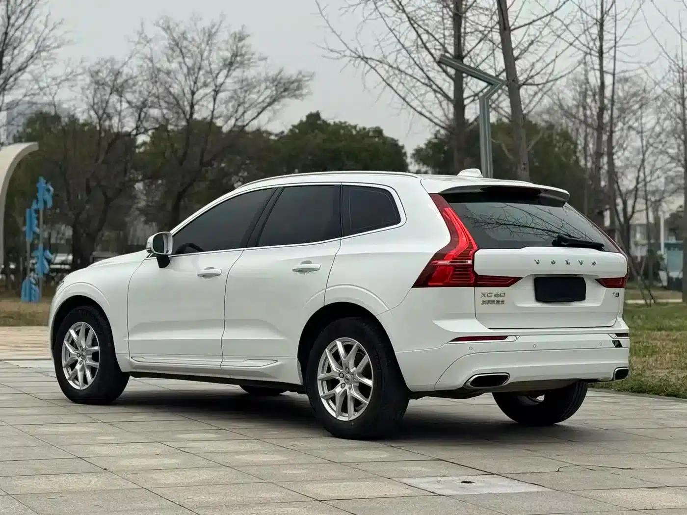 2021 Volvo XC60 T5 AWD Inscription Luxury Edition — миниатюра 6