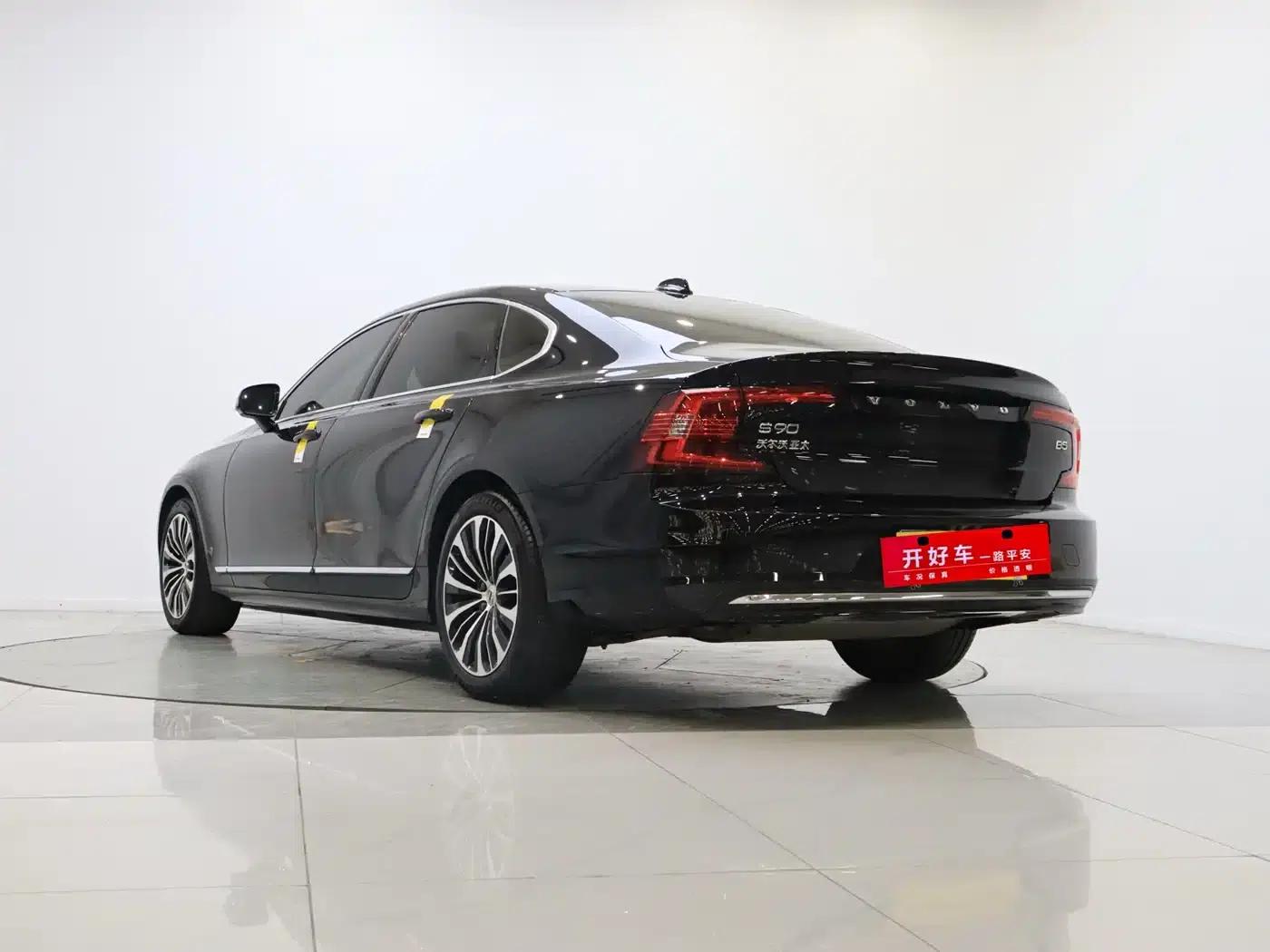 2024 Volvo S90 B5 Smart Luxury Edition — миниатюра 3