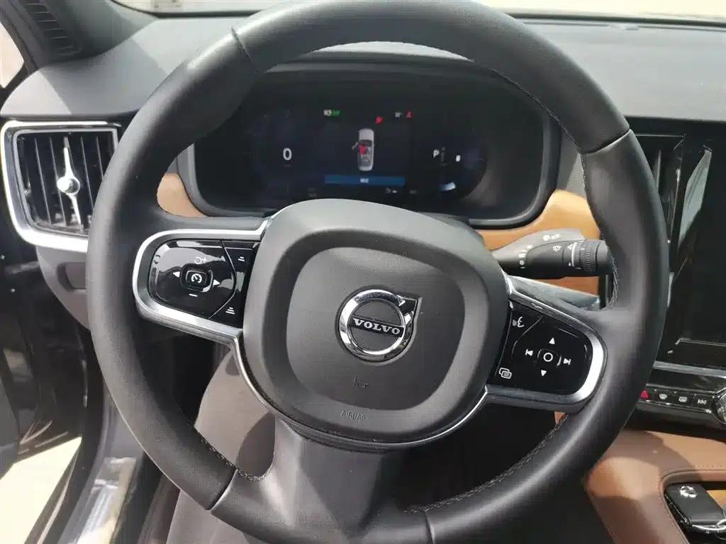 2024 Volvo S90 B5 Smart Luxury Edition — миниатюра 3