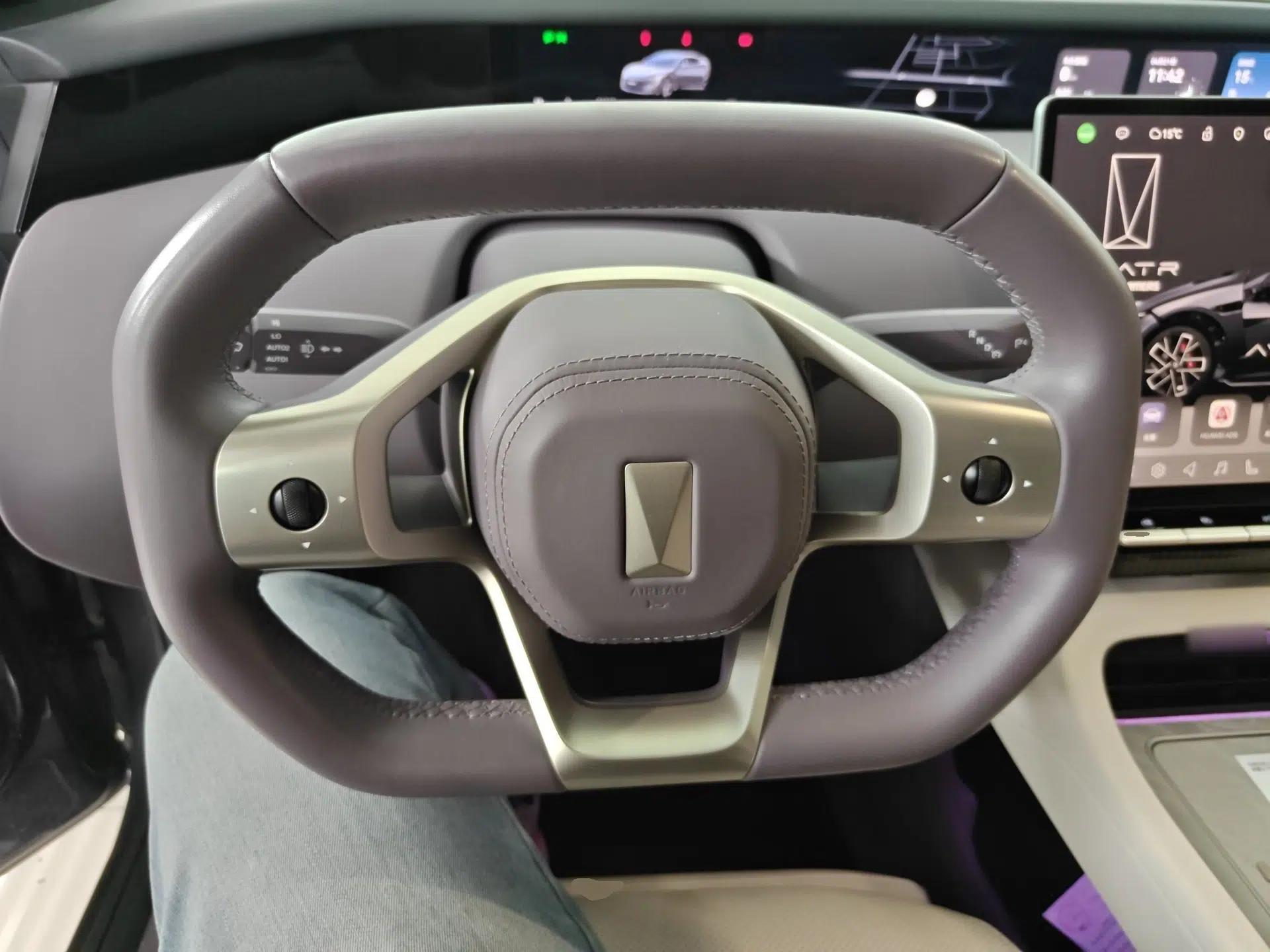 Avatr 12 2023 700 Three-Laser Rear-Wheel Drive Luxury Edition — миниатюра 14