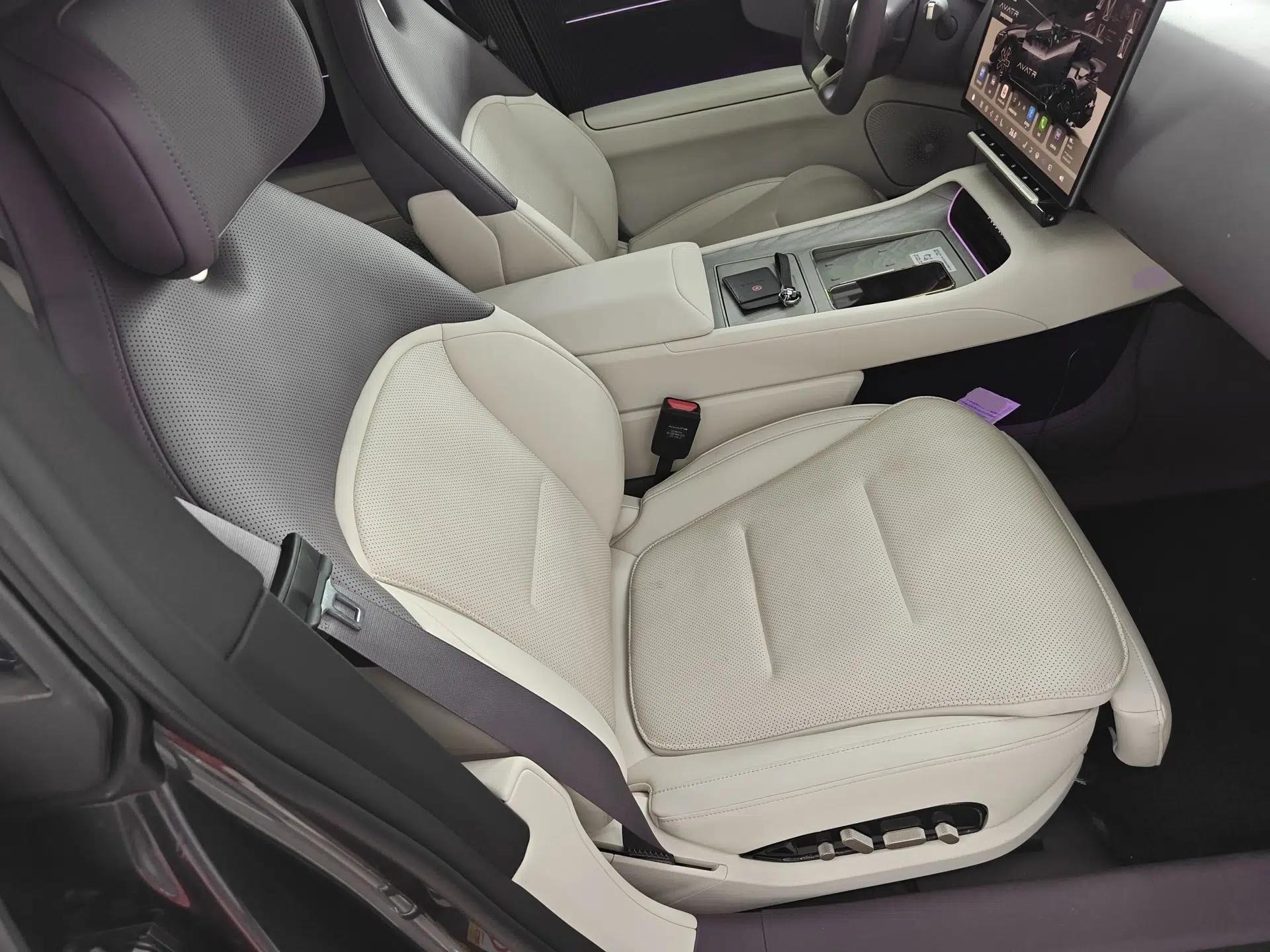 Avatr 12 2023 700 Three-Laser Rear-Wheel Drive Luxury Edition — миниатюра 23