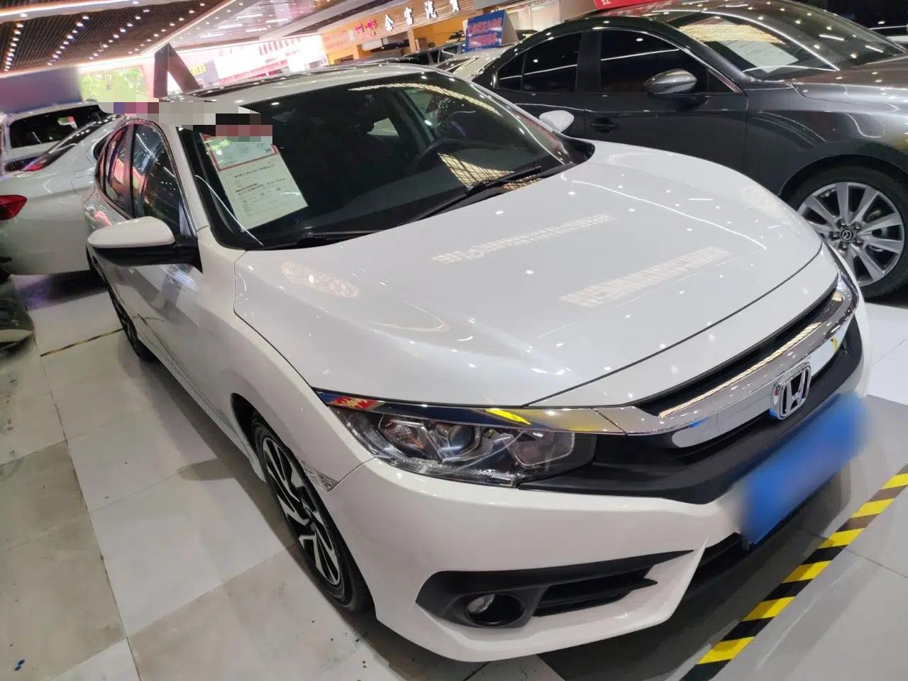 Honda Civic 2016 220TURBO CVT Luxury Edition — миниатюра 3