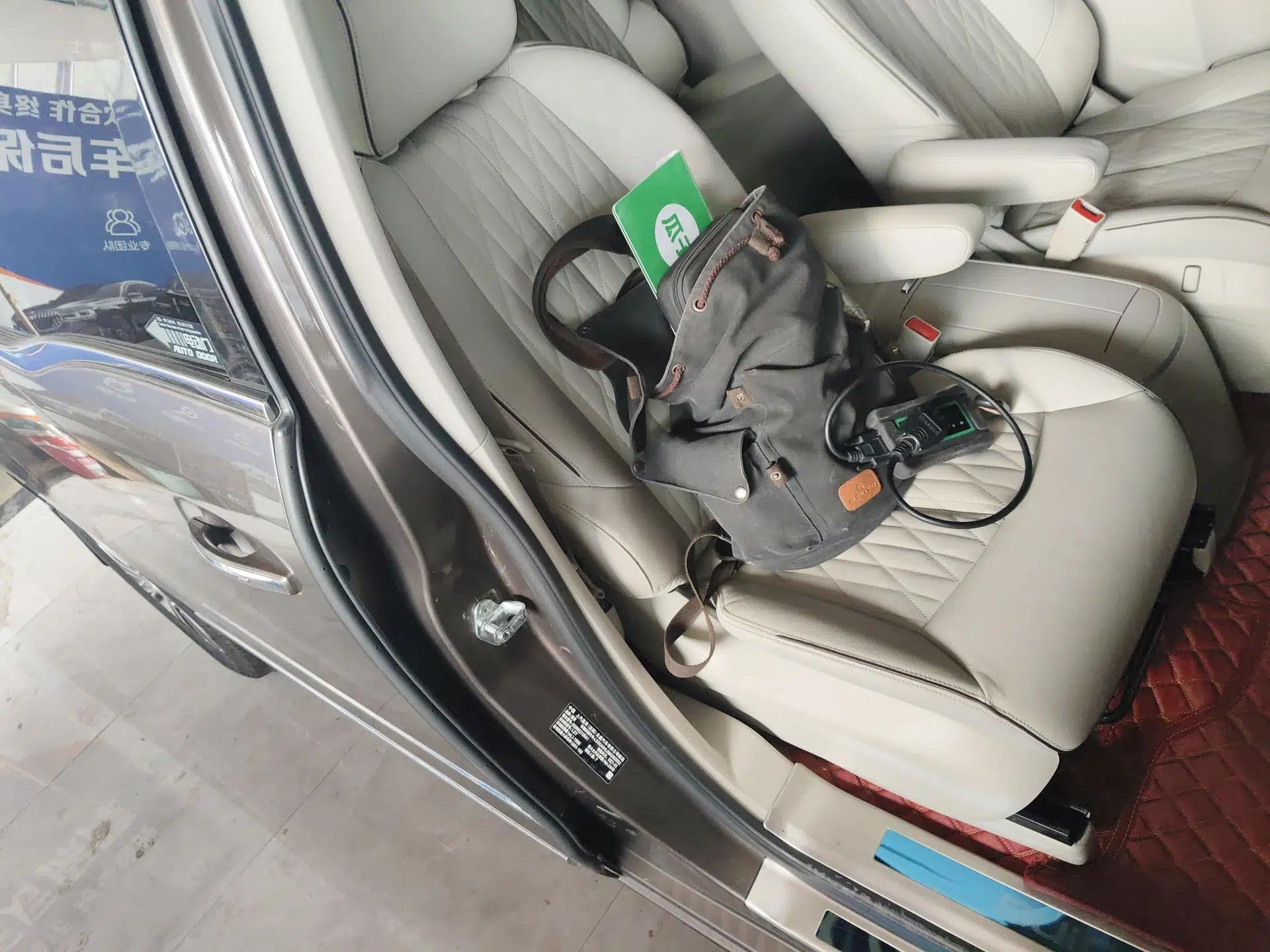 Buick GL8 2021 Land Cruiser Executive Class 652T Luxury Model — миниатюра 23