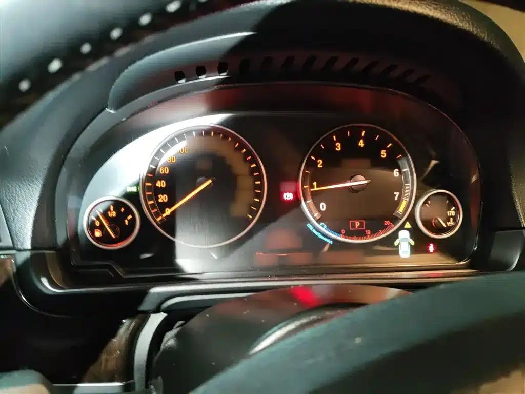2014 BMW 5 Series 528Li Leading Edition — миниатюра 4