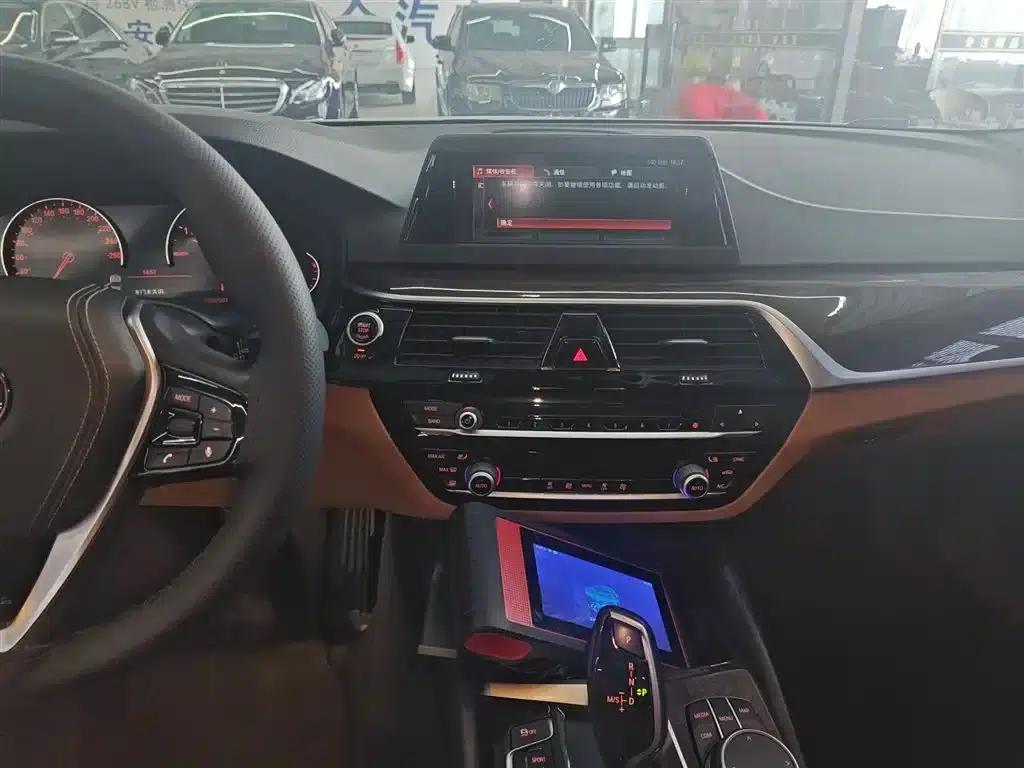 BMW 5 Series 2018 528Li Launch Special Edition — миниатюра 9