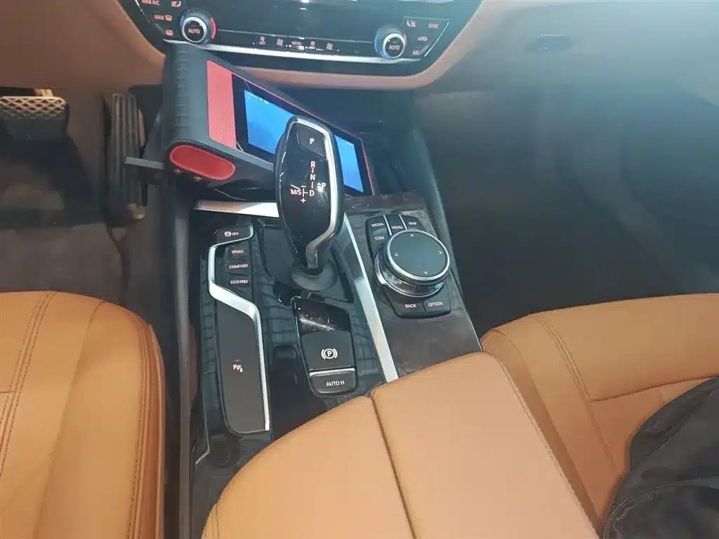 BMW 5 Series 2018 528Li Launch Special Edition — миниатюра 10