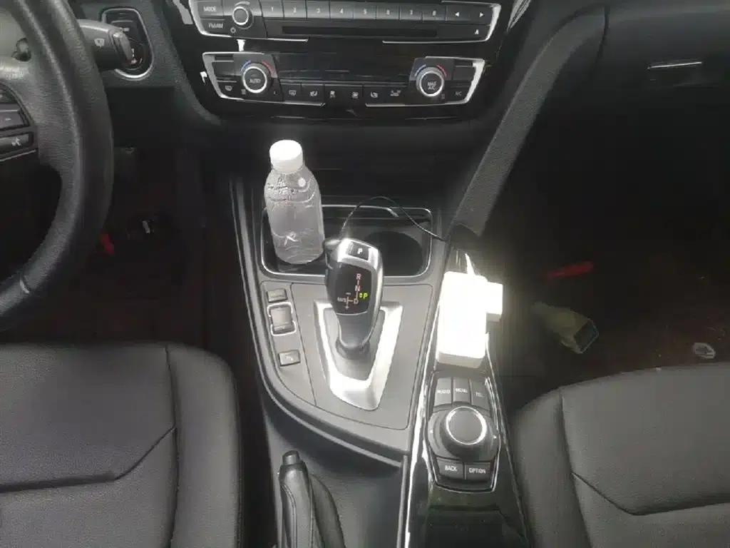 2017 BMW 3 Series 320Li Fashion Edition — миниатюра 10