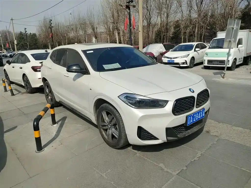 BMW X2 2023 sDrive25i M Sport Shadow Edition — миниатюра 3