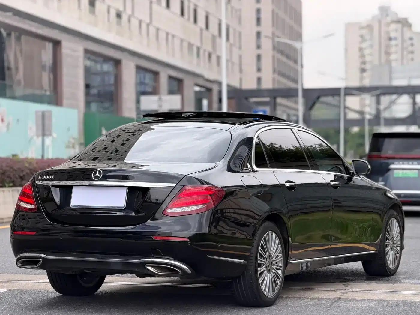 Mercedes-Benz E-Class 2020 Facelift E 300 L Fashion Model — миниатюра 6
