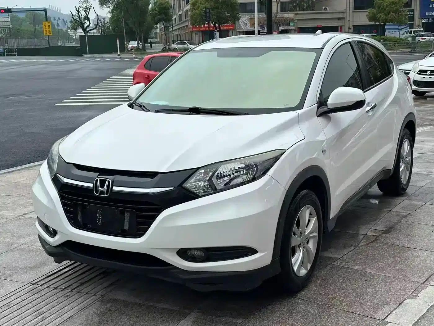 Vezel 2015 1.5L CVT 2WD Comfort Model — миниатюра 1