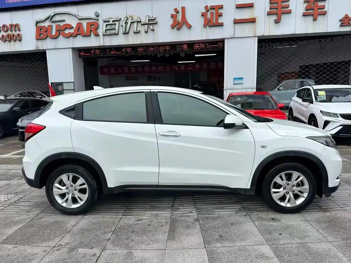 Vezel 2015 1.5L CVT 2WD Comfort Model — миниатюра 3