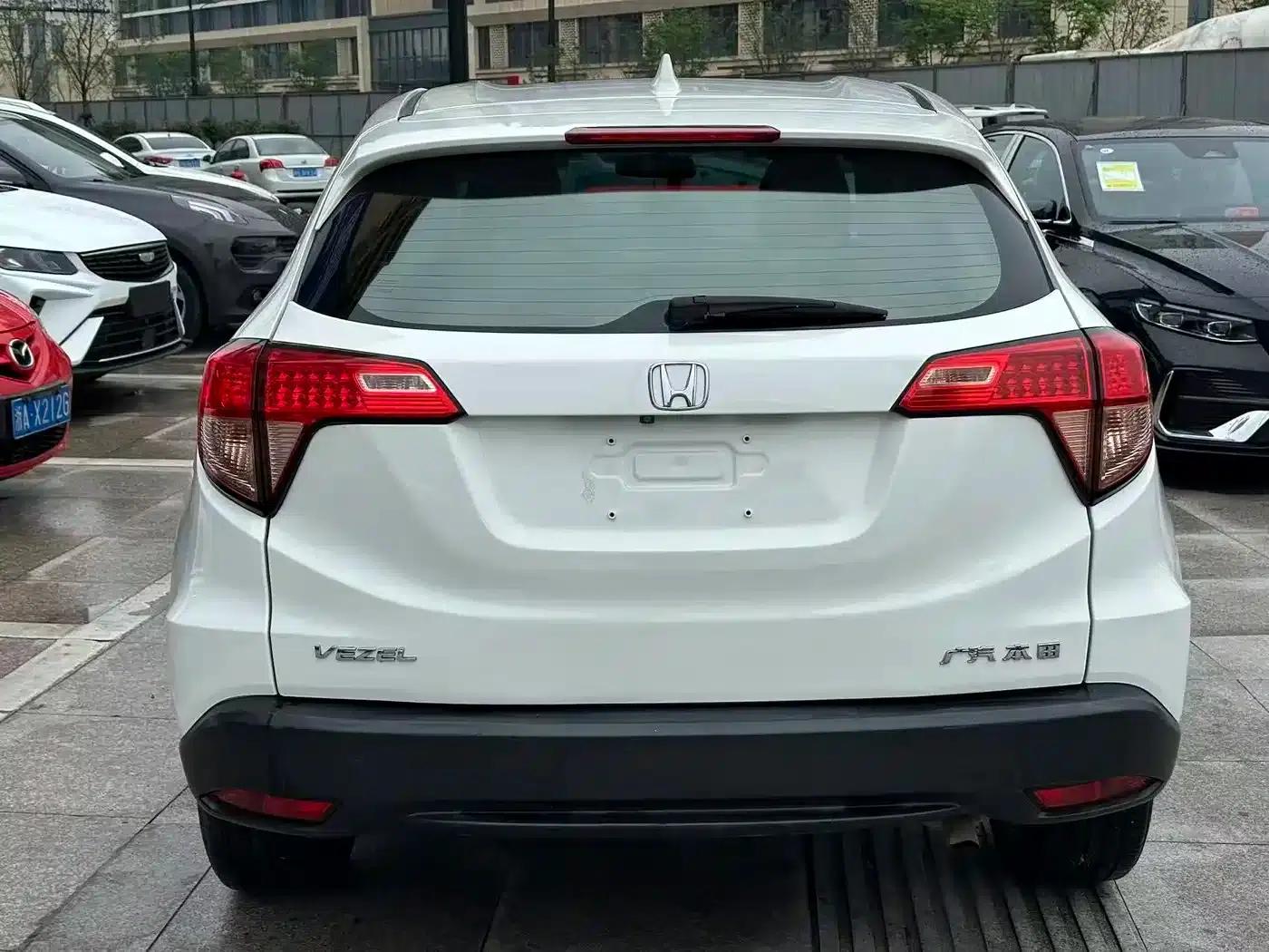 Vezel 2015 1.5L CVT 2WD Comfort Model — миниатюра 4