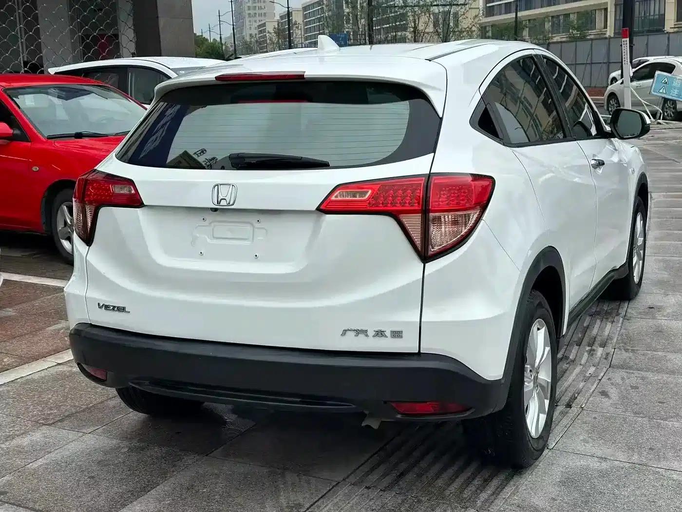 Vezel 2015 1.5L CVT 2WD Comfort Model — миниатюра 5