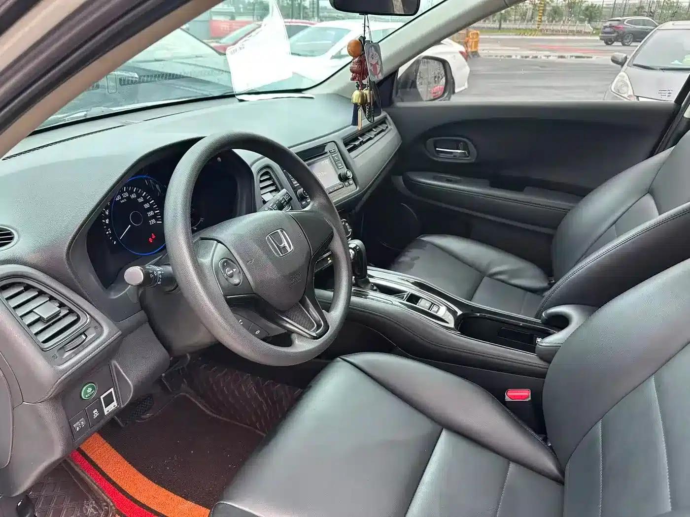 Vezel 2015 1.5L CVT 2WD Comfort Model — миниатюра 6