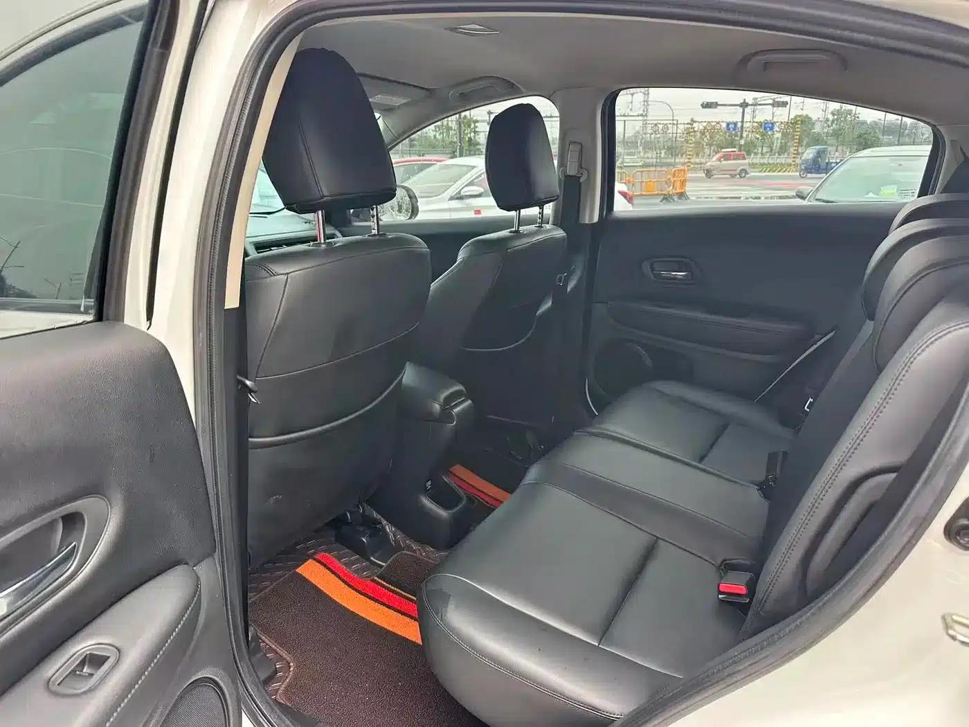 Vezel 2015 1.5L CVT 2WD Comfort Model — миниатюра 9