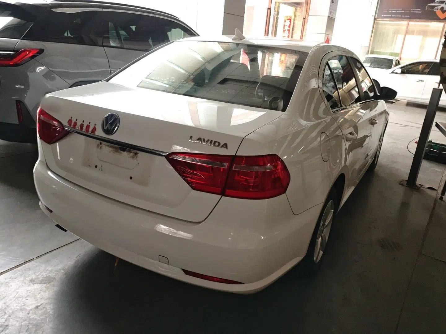 Volkswagen Lavida 2015 1.6L Automatic Fashion Edition — миниатюра 4
