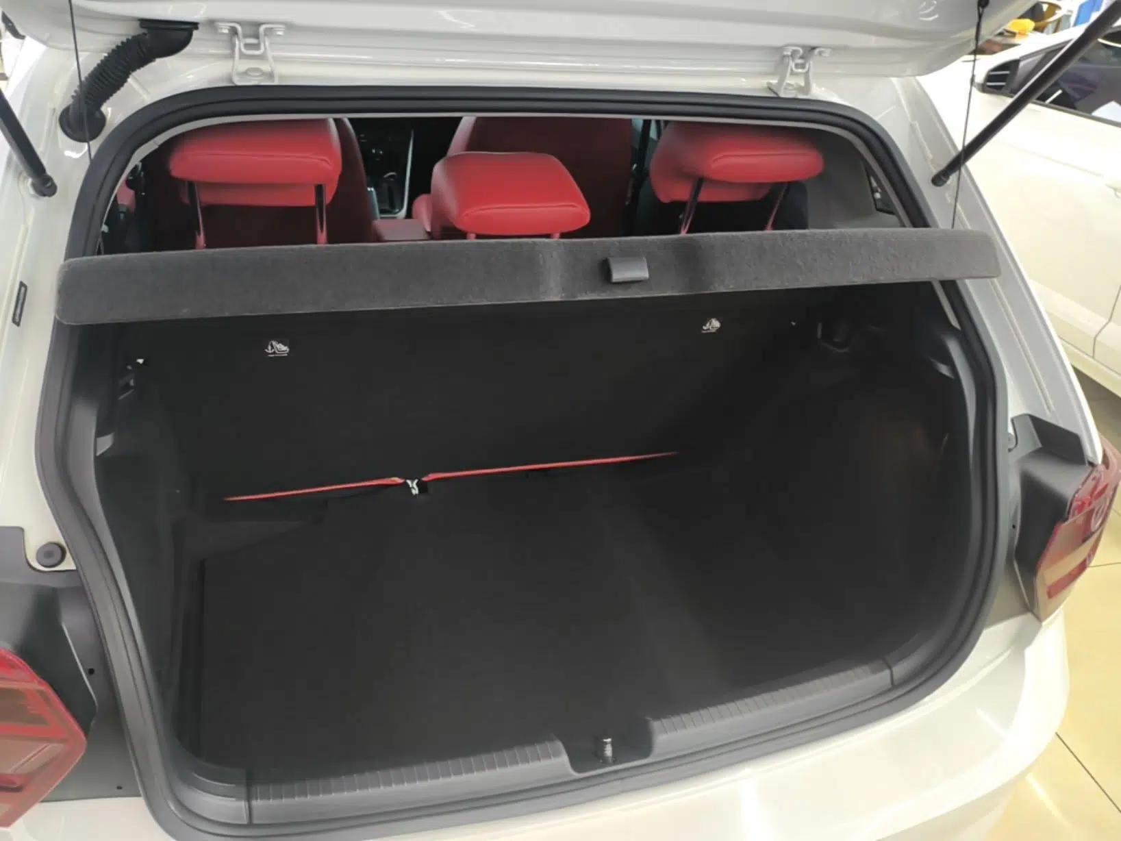 Volkswagen Polo 2019 Plus 1.5L Automatic Panoramic Enjoyment Edition — миниатюра 22