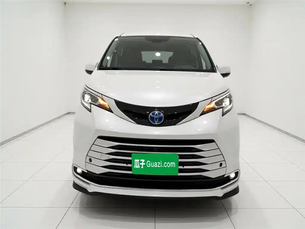 2021 Sienna 2.5L Hybrid Platinum Edition — миниатюра 3