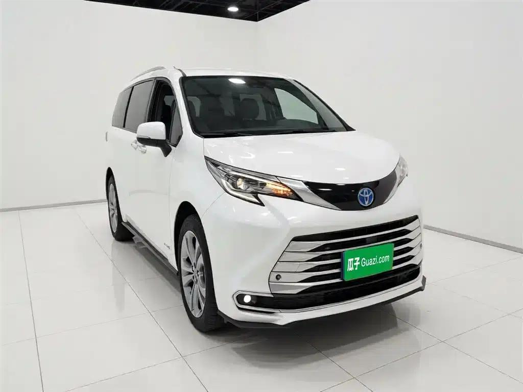 2021 Sienna 2.5L Hybrid Platinum Edition — миниатюра 4