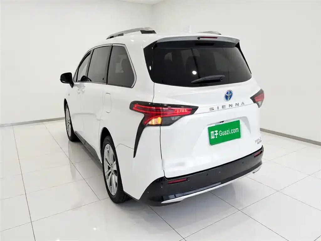 2021 Sienna 2.5L Hybrid Platinum Edition — миниатюра 5