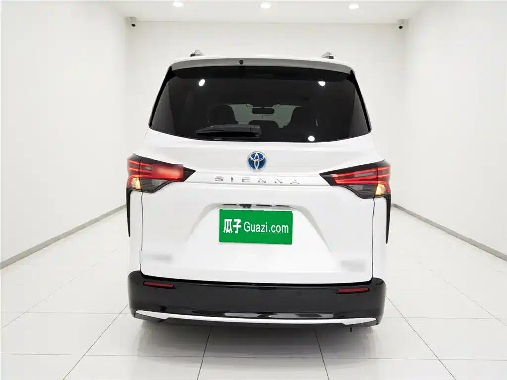2021 Sienna 2.5L Hybrid Platinum Edition — миниатюра 6