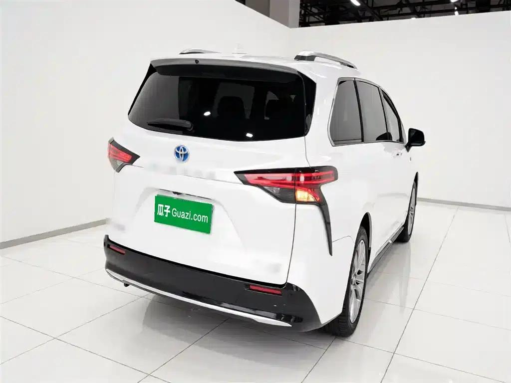 2021 Sienna 2.5L Hybrid Platinum Edition — миниатюра 7