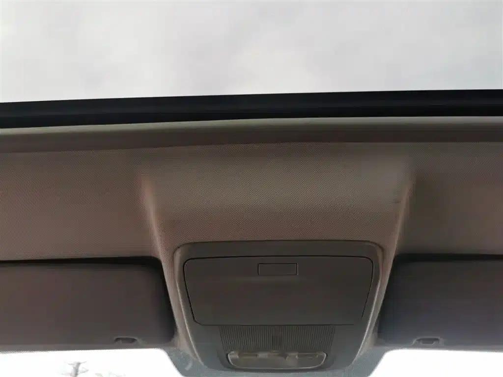 Peugeot 3008 2016 2.0L Automatic Classic Edition — миниатюра 18