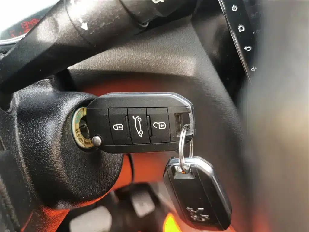 Peugeot 3008 2016 2.0L Automatic Classic Edition — миниатюра 9