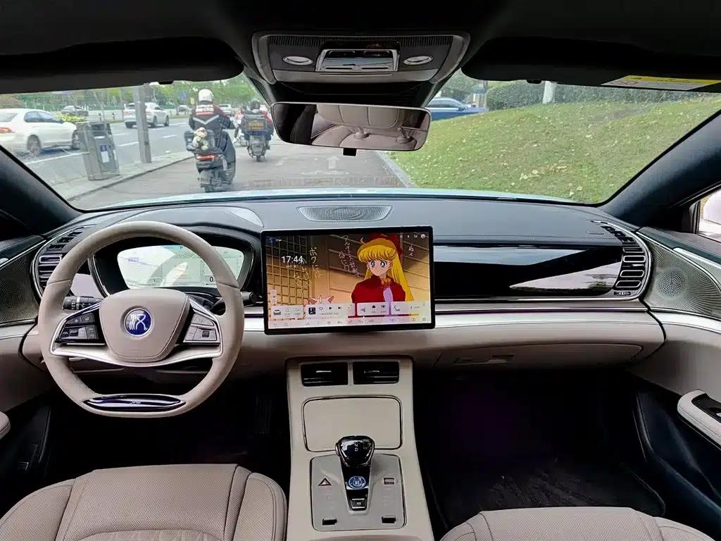 Han 2024 DM-i Glory Edition 121KM Premium — миниатюра 10