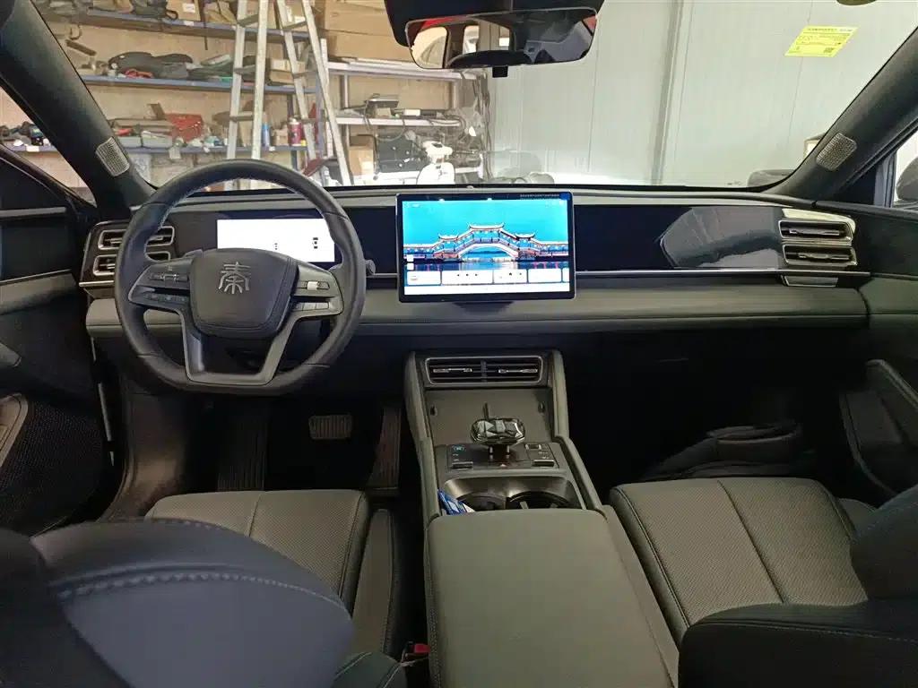 Qin L 2025 DM-i Intelligent Driving Edition 80KM Superior Model — миниатюра 10