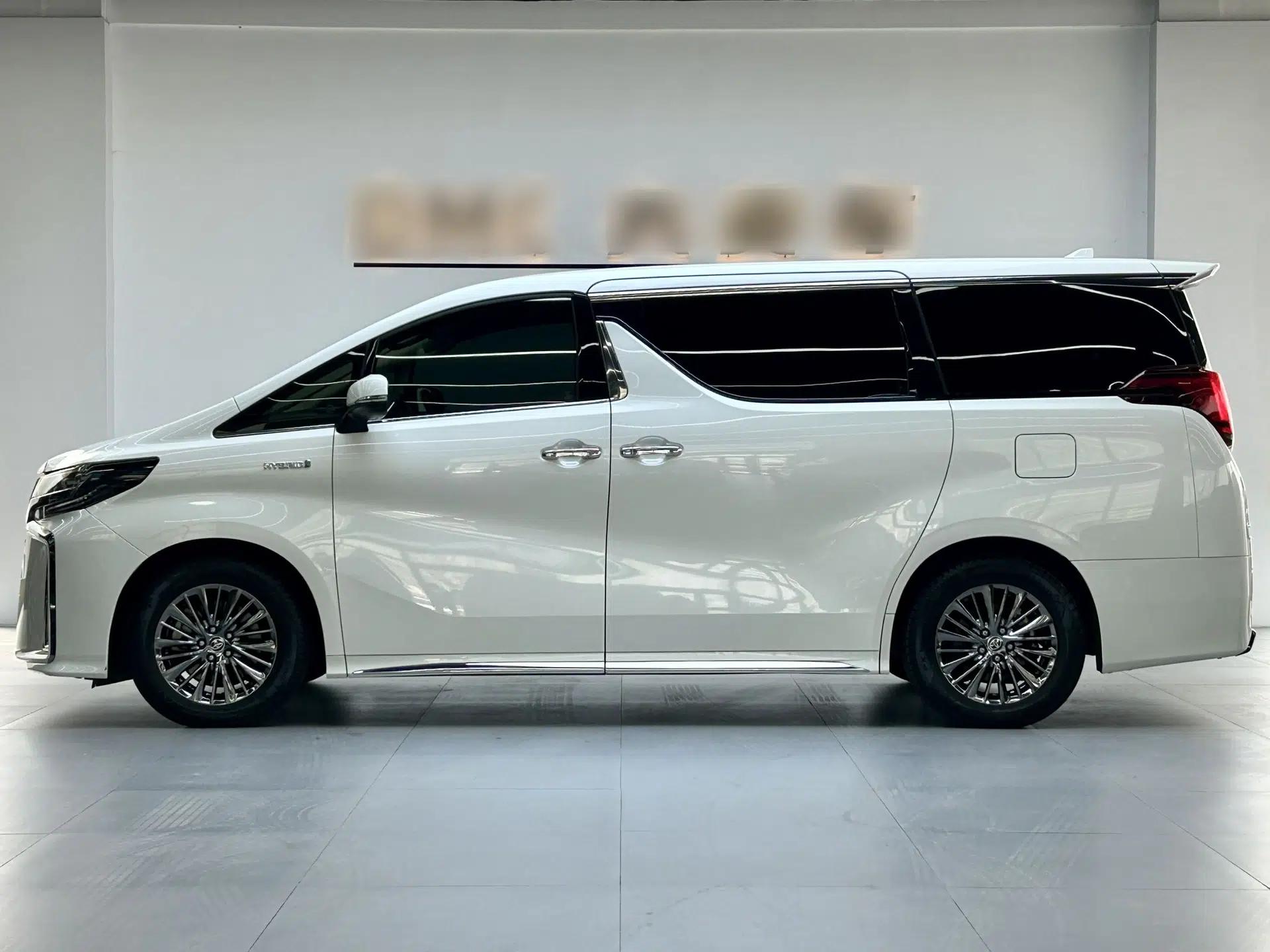 Toyota Alphard 2023 Dual-Motor 2.5L Premium Golden Edition — миниатюра 3